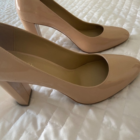 Michael Kors pumps size 7.5 patent leather - Picture 2 of 3